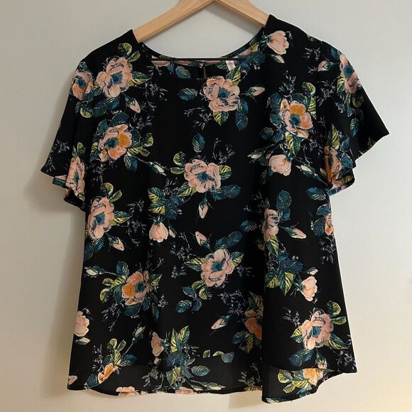 Xhilaration Floral Flutter Sleeve Top - Picture 1 of 5